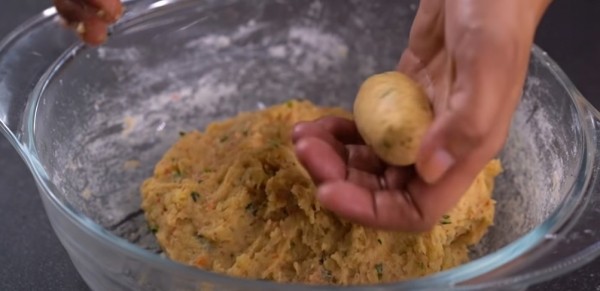 В Макдональдс больше не хожу: готовлю сама дешевле и вкуснее. Картофельные роллы по-домашнему