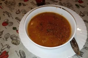Рецепт: Харчо на говядине – грузинская кухня. Очень вкусный, невероятно ароматный, но простой в приготовлении супец!