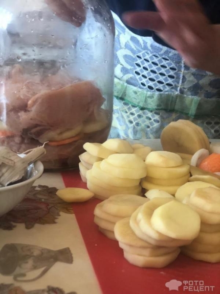 Рецепт: Запеченная курица с картошкой в трехлитровом балоне - В трёхлитровом баллоне.