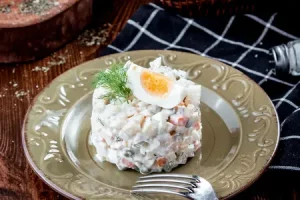 Салат оливье с креветками