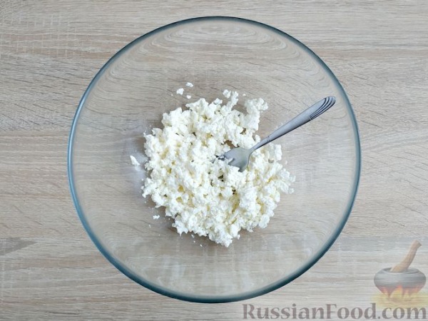 Сладкий омлет с творогом и курагой