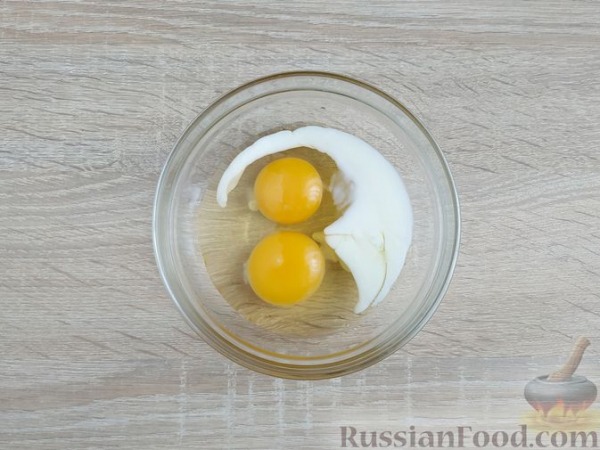 Сладкий омлет с творогом и курагой