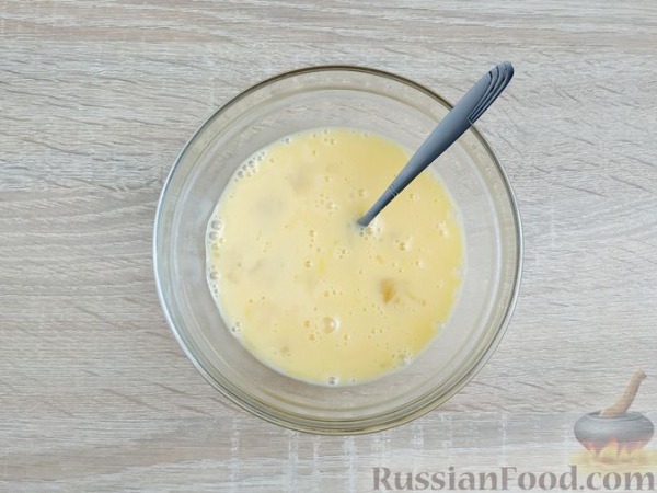 Сладкий омлет с творогом и курагой