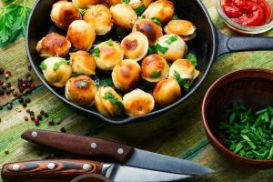 Секрет приготовления жареных пельменей раскрыл шеф-повар: без фирменного соуса никак
