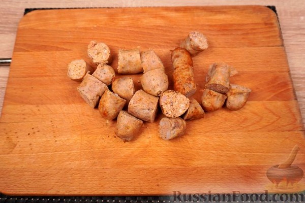 Гуляш с колбасками