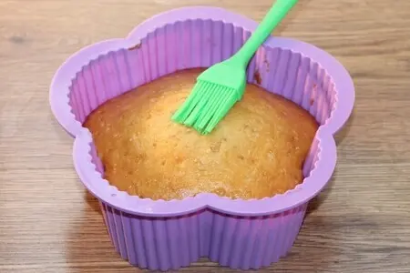 Ванильный кекс с малиновой пропиткой