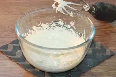 Ванильный кекс с малиновой пропиткой