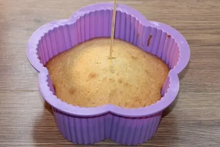 Ванильный кекс с малиновой пропиткой