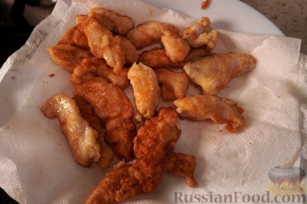 Картофельный салат с овощами и жареным куриным филе