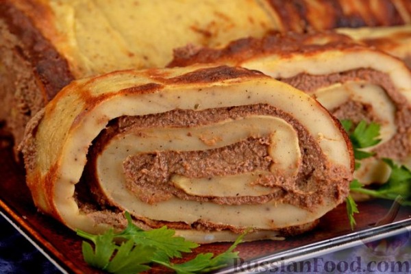 Рулет из блинного теста, с паштетом (в духовке)