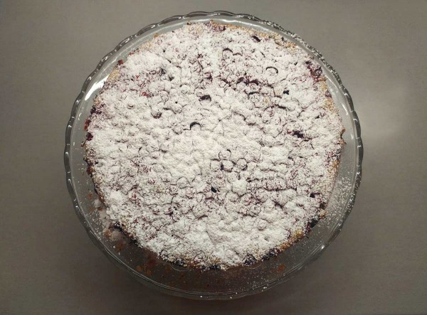 Пирог с красной смородиной и маком