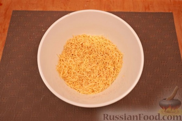 Запеканка из макарон с сосисками в томатном соусе