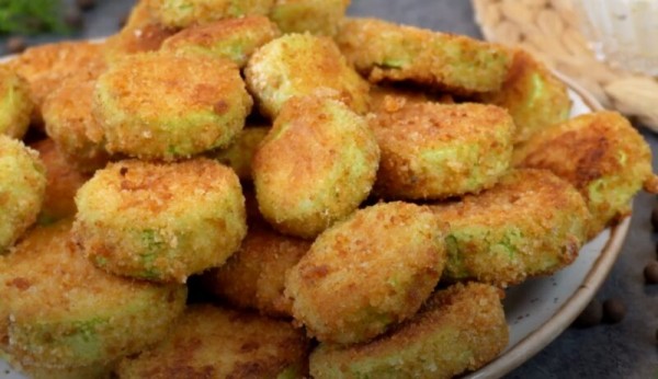 Едим с удовольствием всё лето и про мясо забыли: Кабачки в хрустящей шубе с шикарным соусом