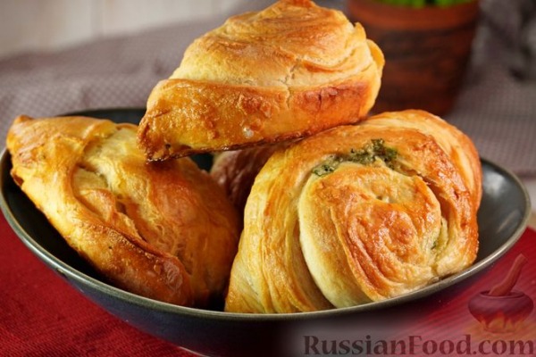 Самса с сыром и зеленью