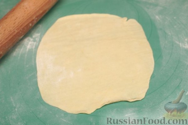 Бездрожжевые пирожки с яйцом и зелёным луком (в духовке)