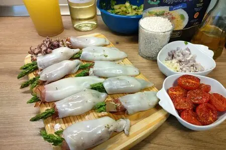 Ризотто и фаршированные кальмары со спаржей