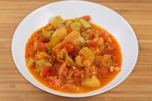 “Удивительно нежное и ароматное”: рагу из кабачков можно готовить даже без мяса