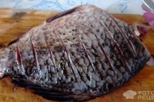 Рецепт: Караси в сметане – В сметанном соусе.