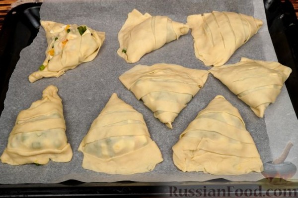 Бездрожжевые пирожки с яйцом и зелёным луком (в духовке)