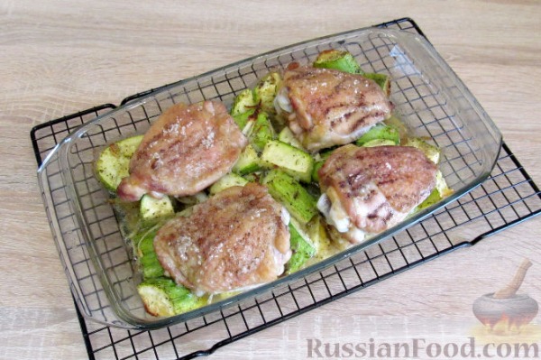 Курица с кабачками в духовке
