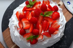 Самый нежный торт без муки. Торт «Павлова» — безе с клубникой