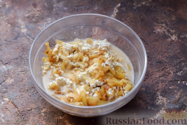 Творожный хлеб с жареным луком