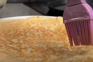 Нежные и вкусные: блины с начинкой «Рафаэлло». По этому рецепту всегда пеку двойную порцию