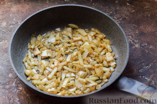 Творожный хлеб с жареным луком