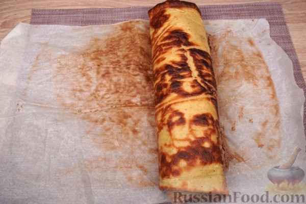 Рулет из блинного теста, с паштетом (в духовке)