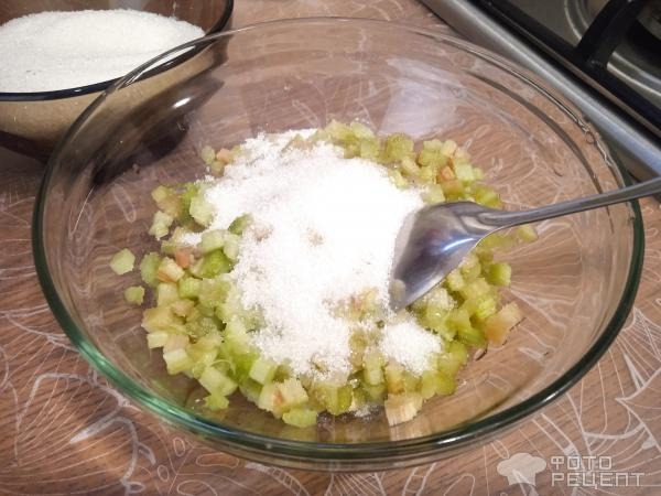 Рецепт: Сезонный пирог из ревеня - в стиле манника, вкусно по домашнему