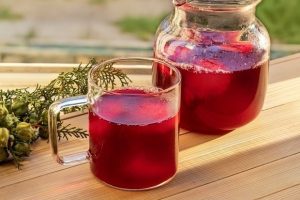 “Очень ароматно”: такой летний компот из ягод можно готовить хоть каждый день
