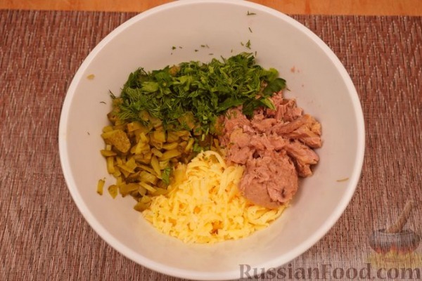 Тортильи с тунцом, огурцом и сыром