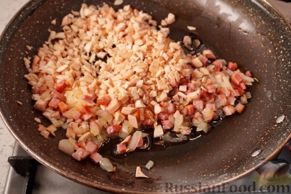 Фаршированные грибы с беконом и сладким перцем