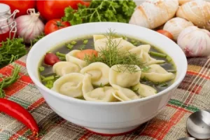 Очень вкусный суп с пельменями
