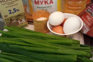 Рецепт: Блинные конвертики с начинкой – С зеленым луком и яйцом – альтернатива пирожкам!