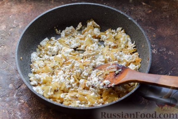 Творожный хлеб с жареным луком