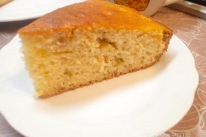 Рецепт: Сезонный пирог из ревеня – в стиле манника, вкусно по домашнему