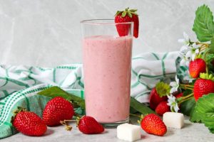 Клубника с кефиром