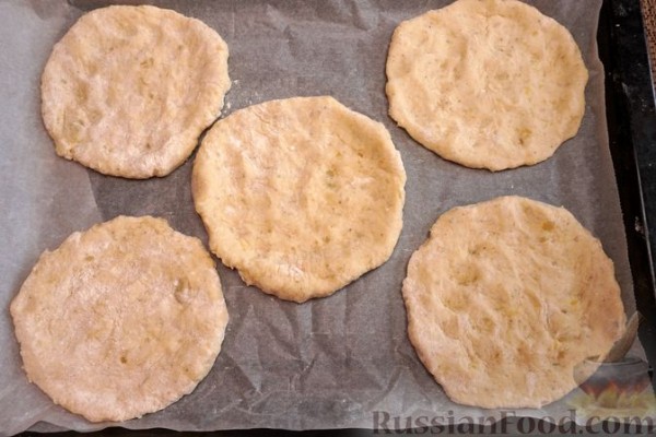 Картофельные мини-пиццы с шампиньонами и морковью