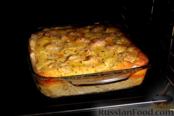 Пирог из слоёного теста, с мясными фрикадельками и кабачками