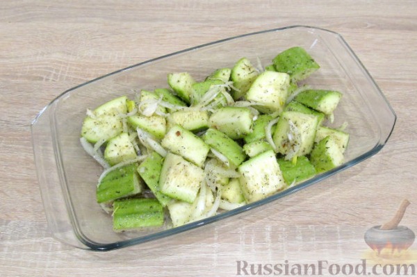 Курица с кабачками в духовке