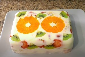 Молоко, сметана и фрукты. Рецепт за 1 час: вкусный и полезный десерт без желатина и выпечки