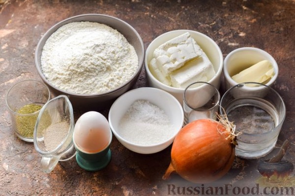 Творожный хлеб с жареным луком