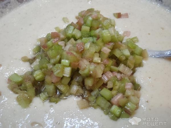Рецепт: Сезонный пирог из ревеня - в стиле манника, вкусно по домашнему