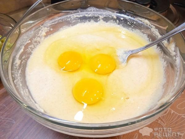 Рецепт: Сезонный пирог из ревеня - в стиле манника, вкусно по домашнему
