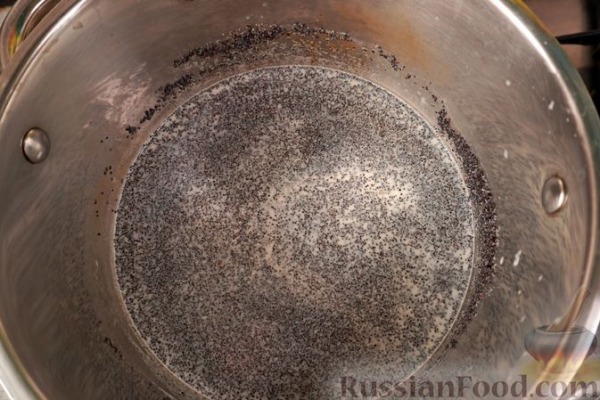 Маковый рулет с орехами