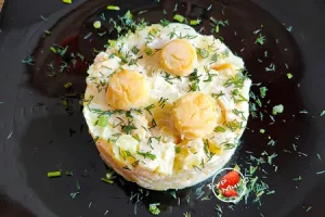 Салат картофельный гребешком или кальмаром