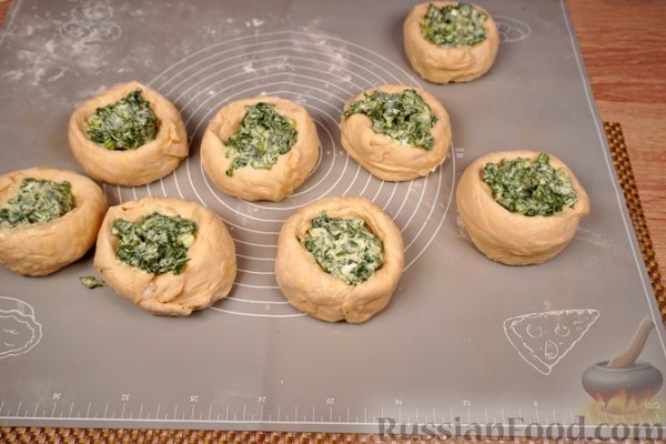 Самса с сыром и зеленью