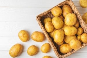 “Очень вкусно”: готовим молодую картошку в духовке всего за 40 минут