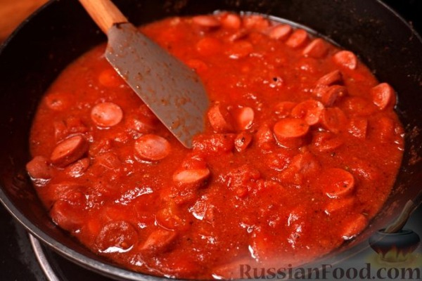 Запеканка из макарон с сосисками в томатном соусе